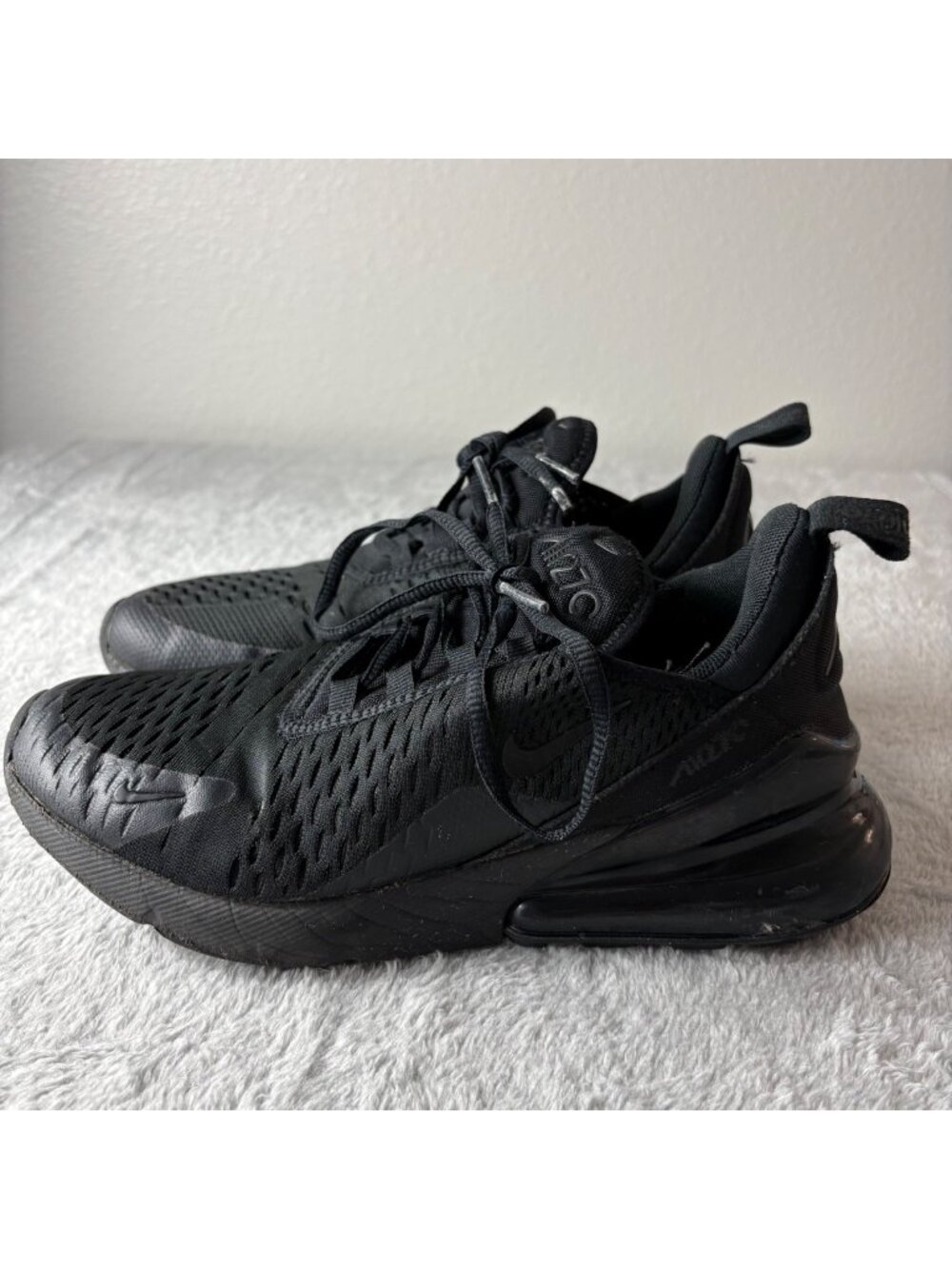 Nike Air Max 270 Big Kids 6Y Black  Some scuffs on heels